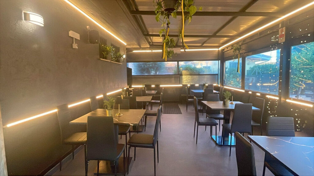La sala interna del Vale Cafè